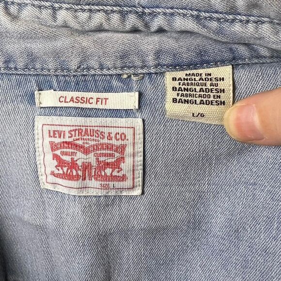 Levi's Studded Acid Wash Denim Western Shirt (Size L) - Picture 8 of 8